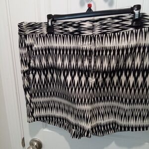 Worthington Plus Size 18. Patterned Black and White Women's Shorts